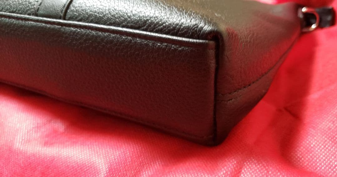 PRADA　プラダ ビジネスバッグ　A4収納 　三角ロゴ　レザー製　美品♪