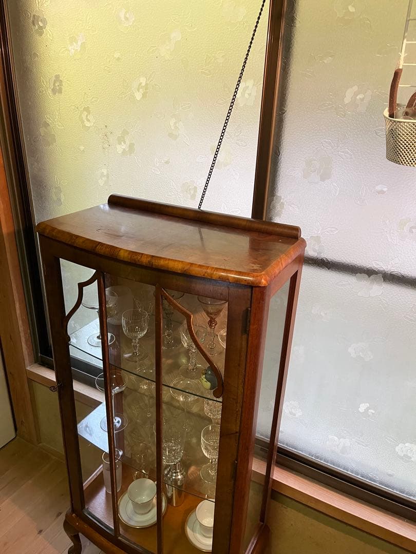 英国製アンティーク　ガラスキャビネット　猫足