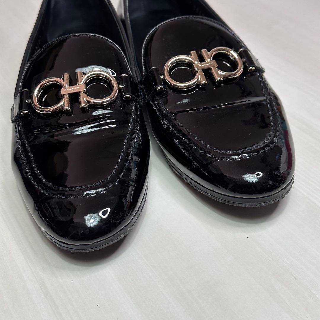 美品☆フェラガモ☆レディース☆パンプス☆エナメル☆ブラック☆サイズ7☆168