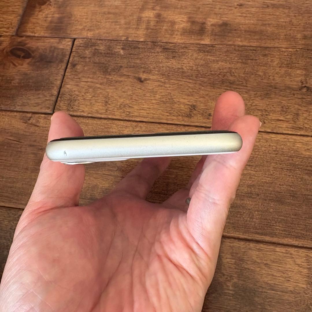 携帯電話本体 iPhone11 64GB