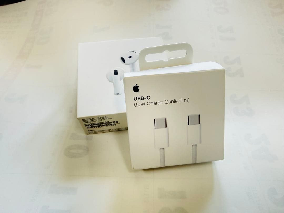 AirPods本体とUSB-C充電ケーブルセット