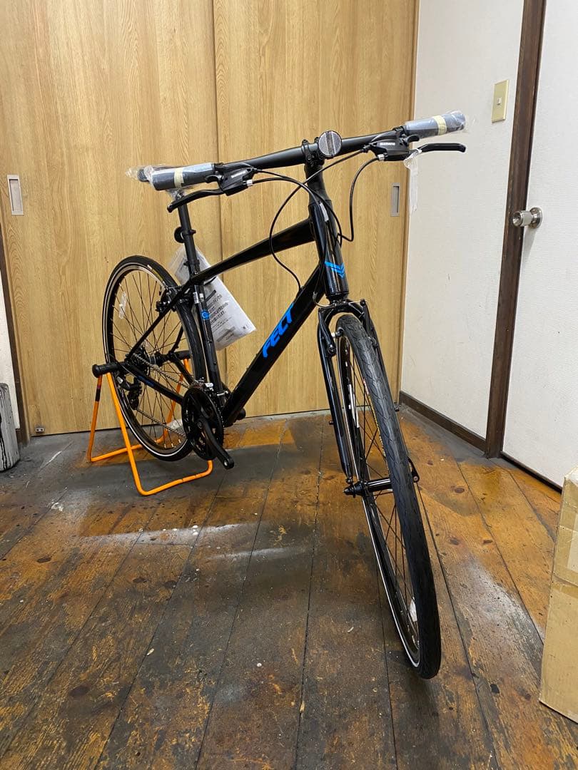 新車　クロスバイク　FELT VERZA SPEED　700C　24段変速