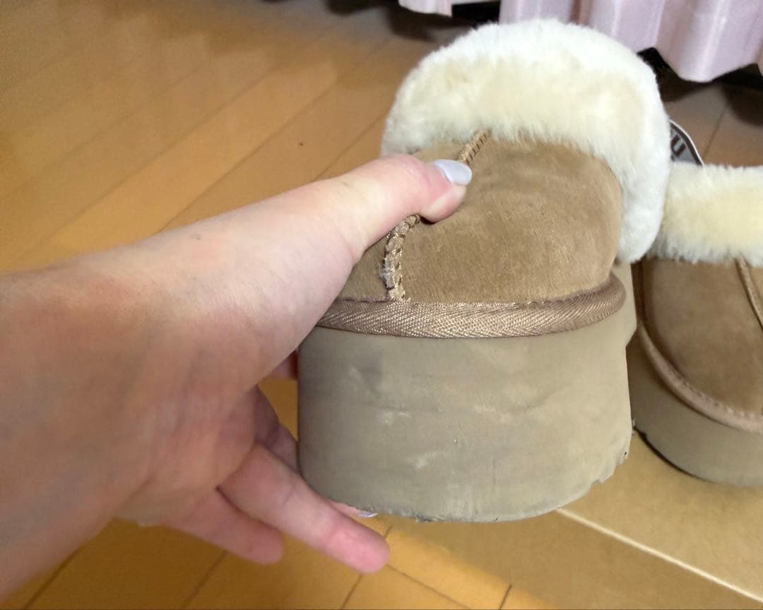 美品　UGG ベージュ ムートンブーツ　スリッポン