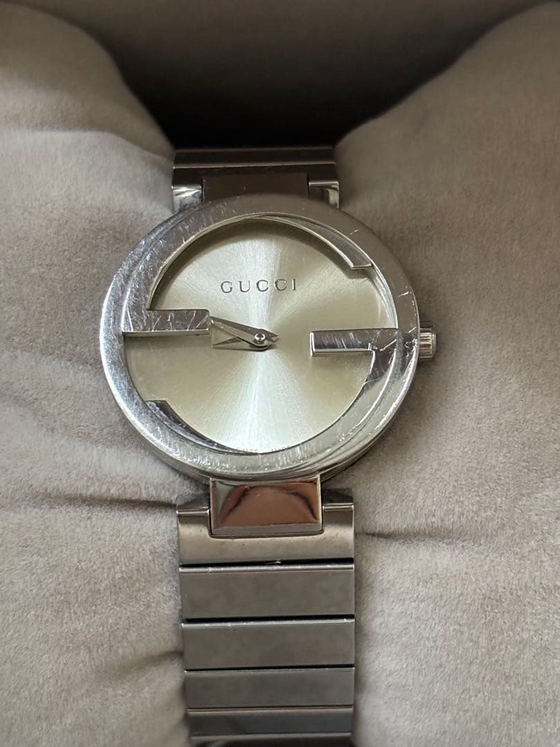 GUCCI シルバー アナログ時計 スイス製 ダブルG