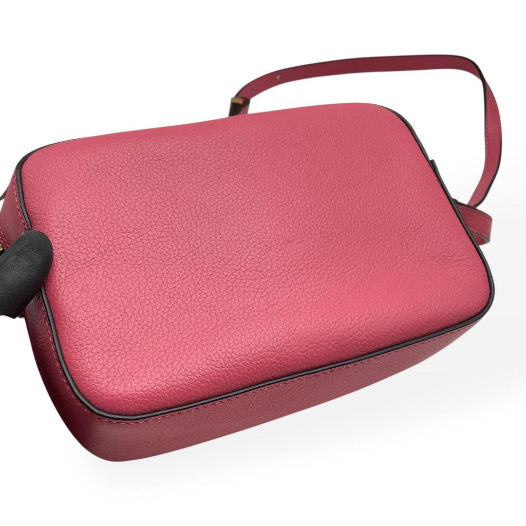 未使用級　COCCINELLE ショルダーバッグ　レザー　保存袋　ピンク系　高級