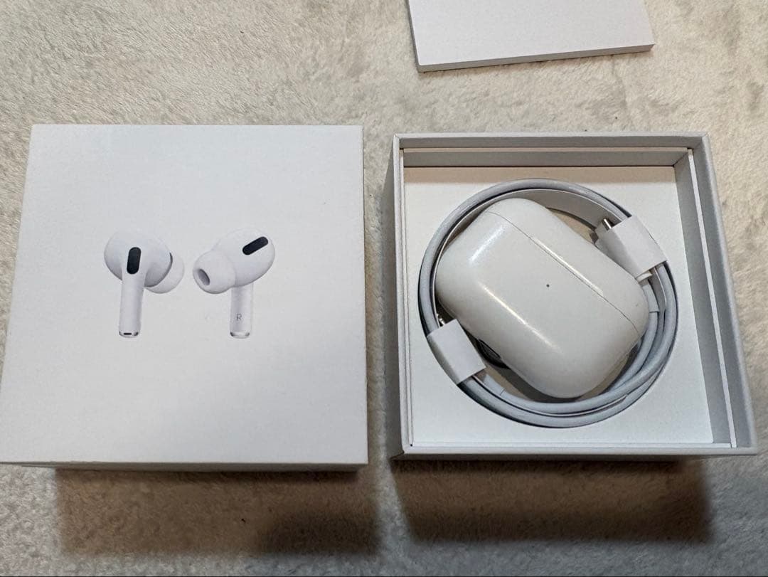 AirPods本体 充電ケース・ケーブル付き　イヤーチップ新品