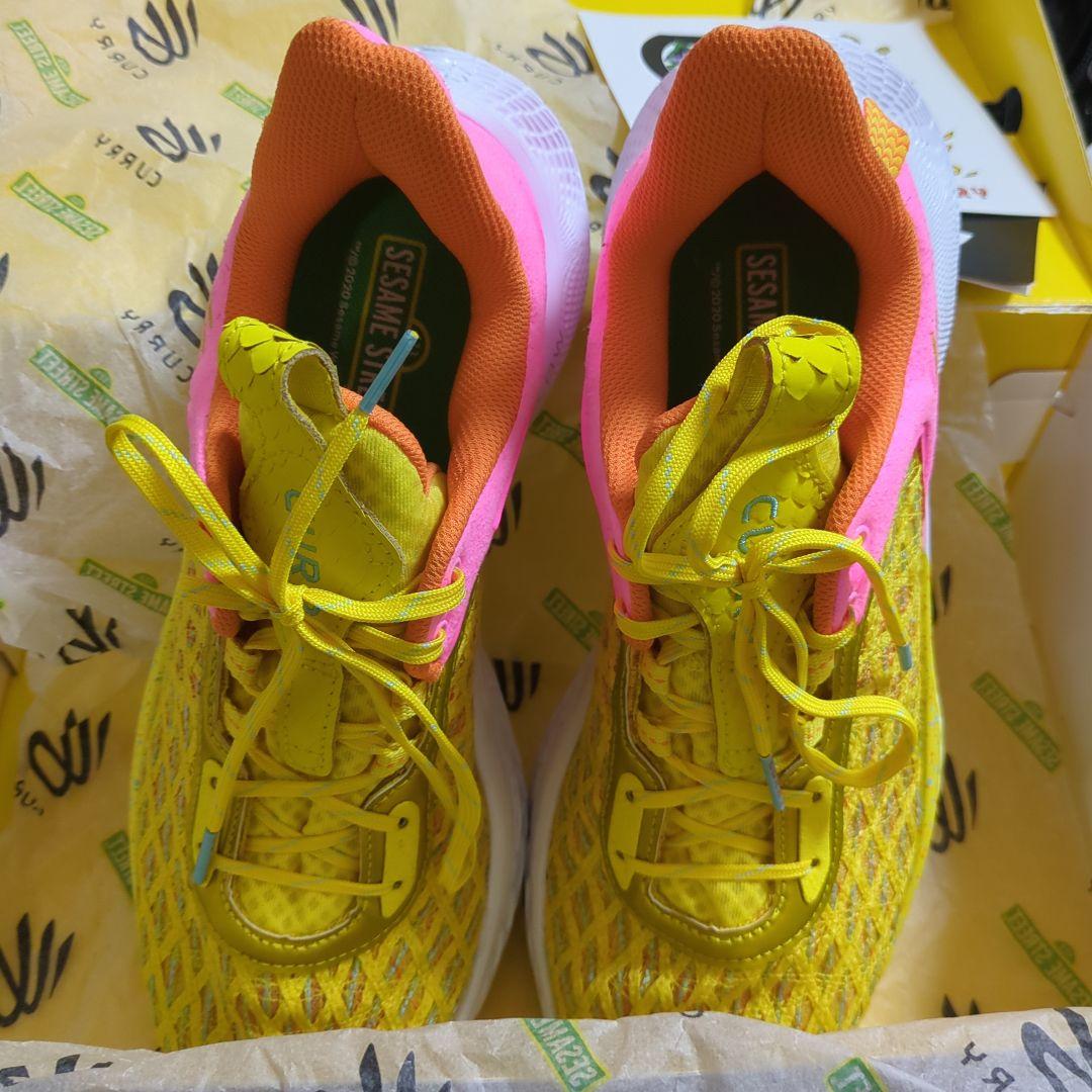 シューズ(男性用) Curry Flow 9 Sesame Street Big Bird