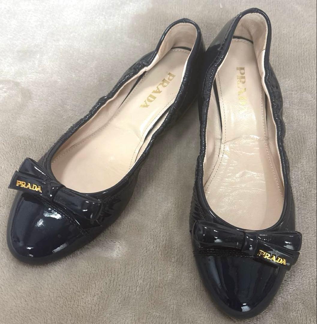 PRADA ネイビー パテントフラットシューズ