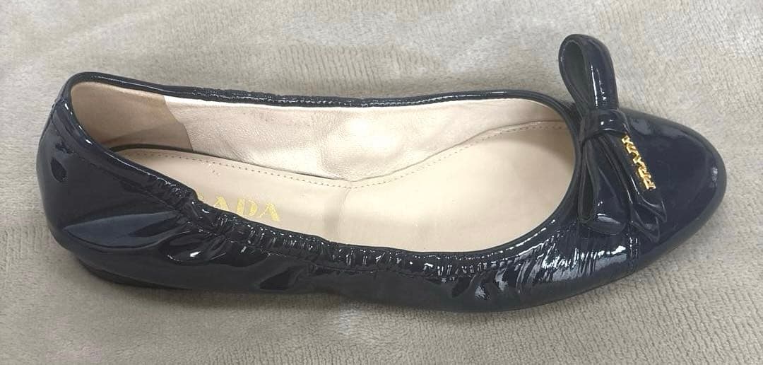 PRADA ネイビー パテントフラットシューズ