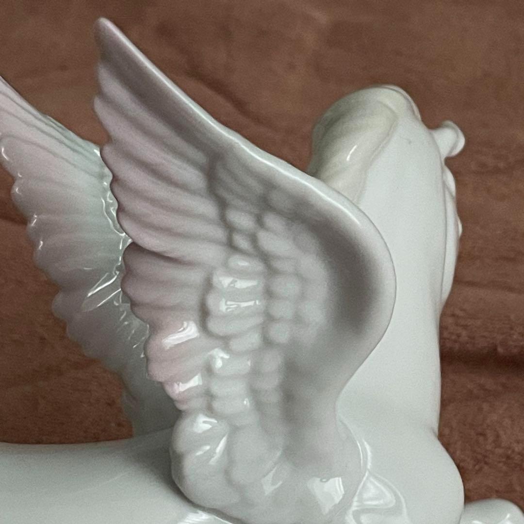 【海外限定】 リアドロ Lladro No.6242 小鳥と遊ぶペガサス 陶磁器