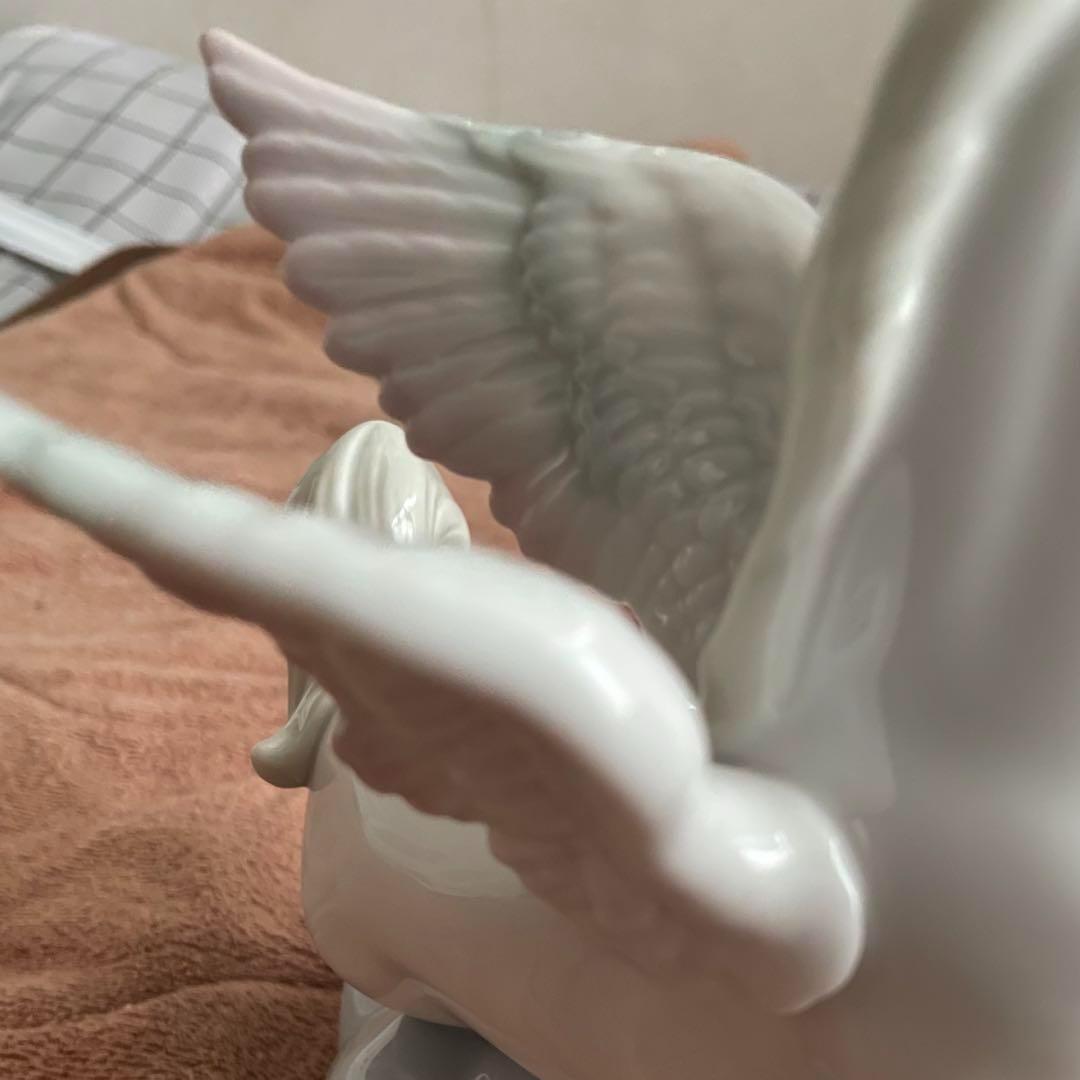 【海外限定】 リアドロ Lladro No.6242 小鳥と遊ぶペガサス 陶磁器