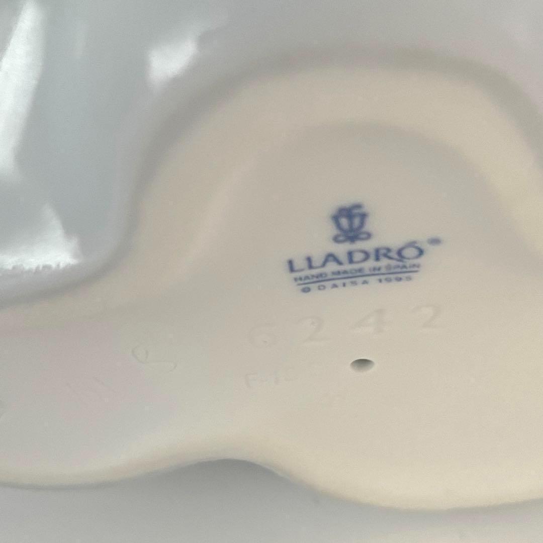 【海外限定】 リアドロ Lladro No.6242 小鳥と遊ぶペガサス 陶磁器