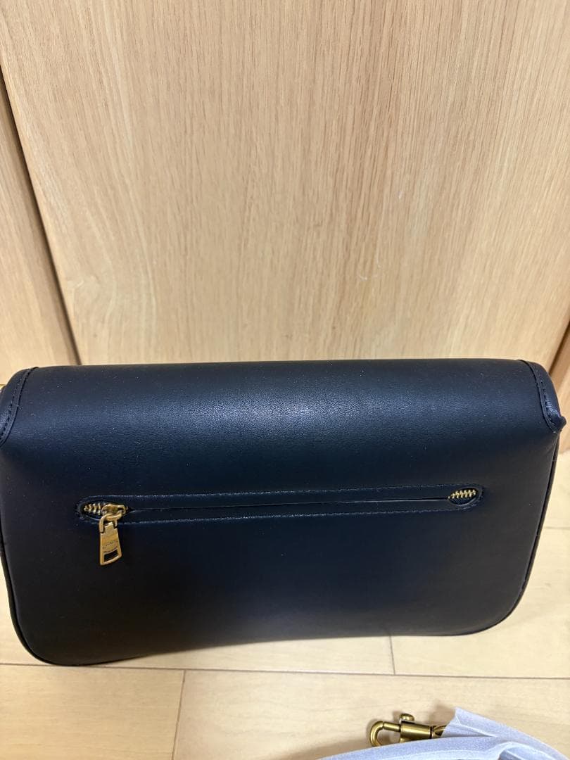 COACH ブラックレザーショルダーバッグ ゴールド金具付き ZB0066