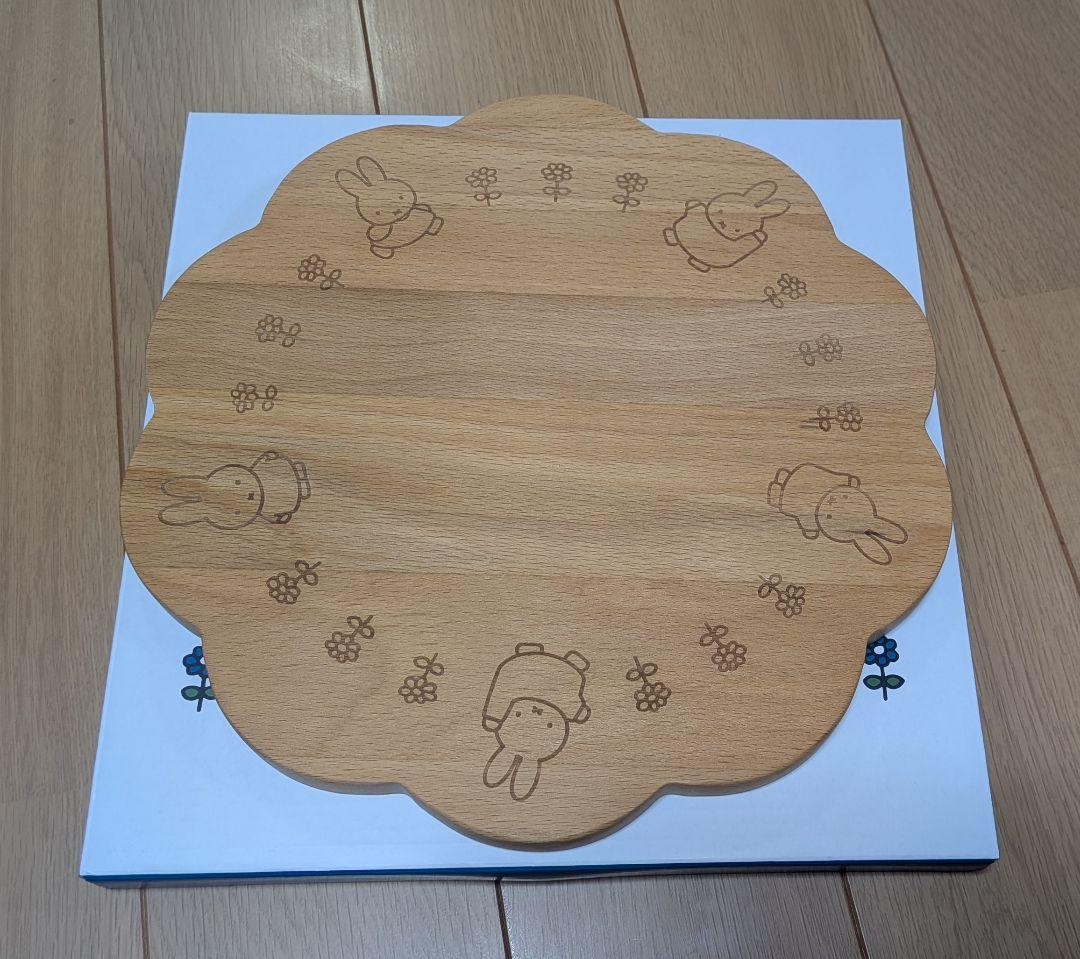 【新品未使用】ル・クルーゼ ミッフィー スパチュラセット＆ピーチウッドトレイ