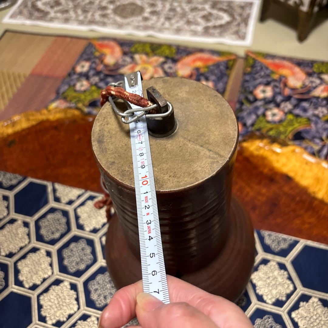 陶器製の茶色の照明器具