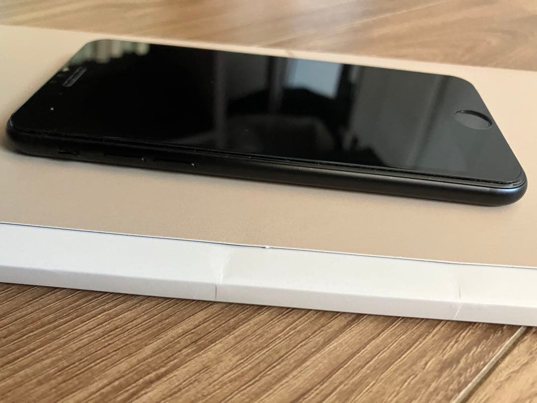 Apple iPhone SE2スペースグレー 本体