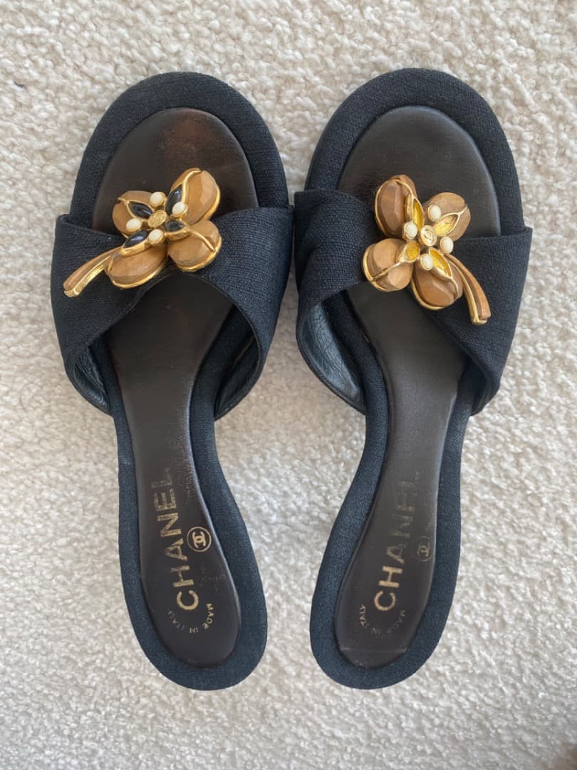 【レア】CHANEL ブラック ウッドカメリア サンダル ミュール　36