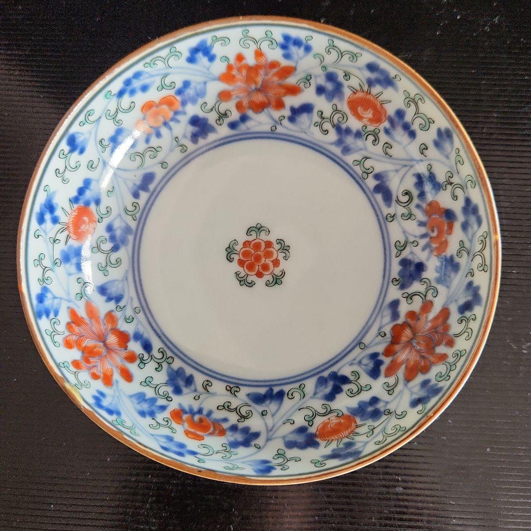 柿右衛門手の色絵花唐草文小皿