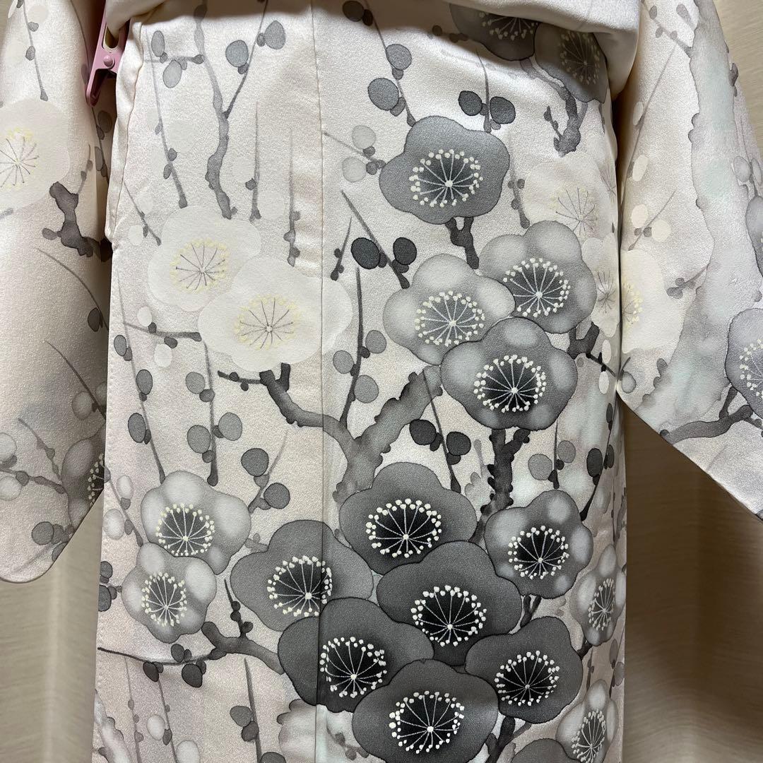 白とグレーの梅と蕾の訪問着 白系