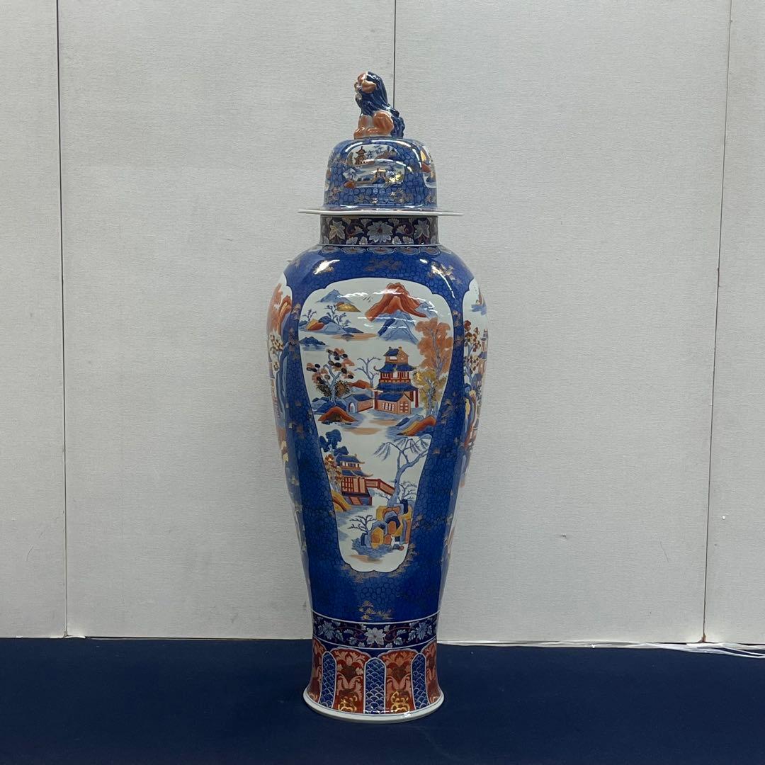 古伊万里様式 蓋獅子付 色絵金彩唐草波風景文 大型磁器壺