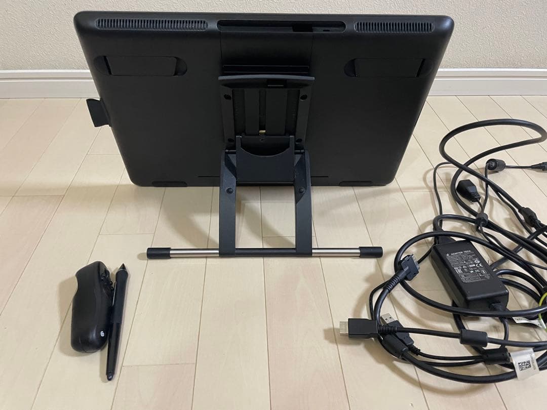 Wacom cintiq16本体備品完備、専用スタンド、左手デバイスセット