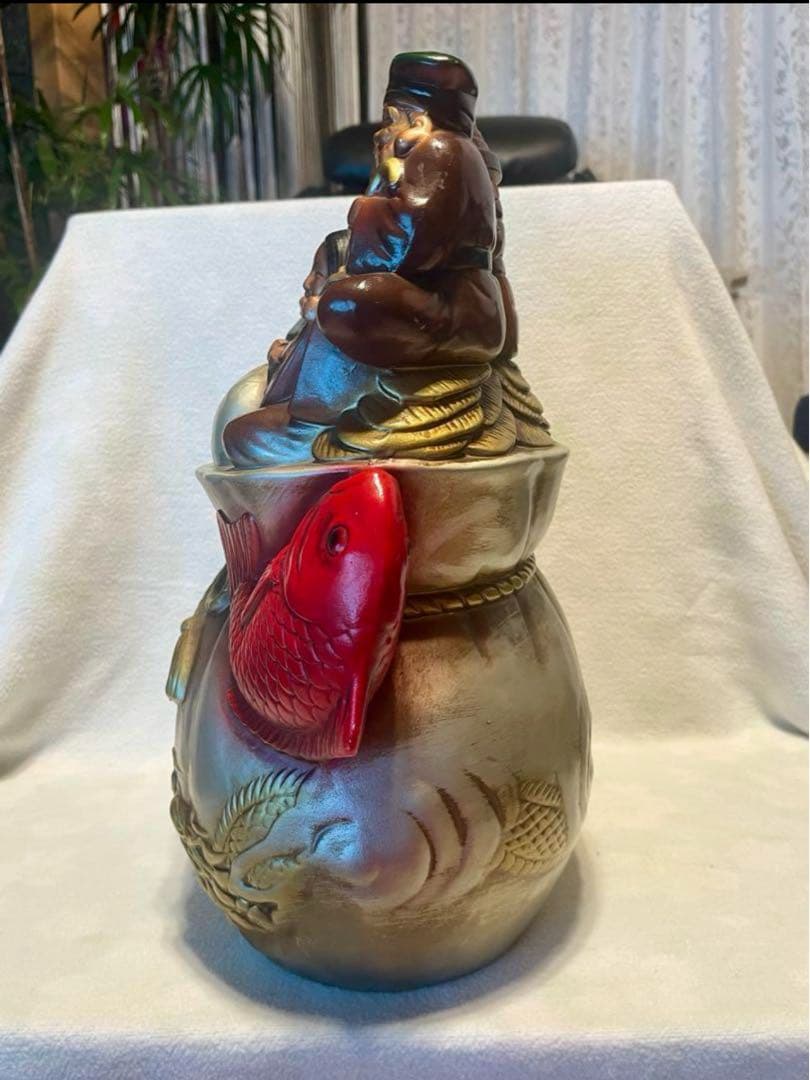 七福神の陶器彫刻 赤と金 約30cm