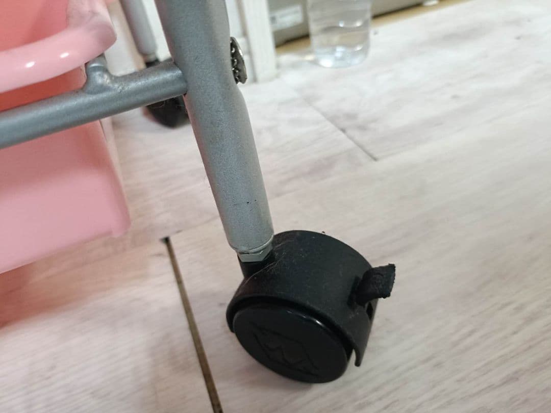 美容室ワゴンピンク　収納ワゴン　理美容 キャスター付き ネイル　理髪サロン