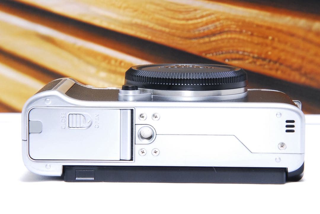 FUJIFILM X-A7 ボディ 3.5インチ 大型モニター Wi-Fi