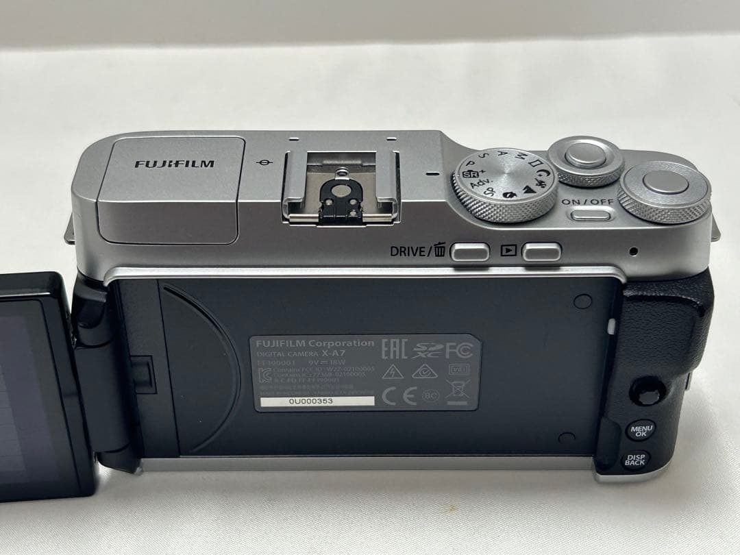 FUJIFILM X-A7 ボディ 3.5インチ 大型モニター Wi-Fi