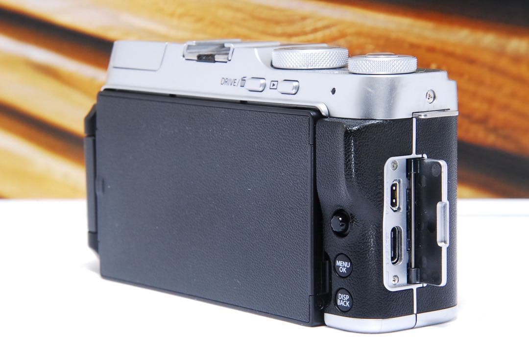 FUJIFILM X-A7 ボディ 3.5インチ 大型モニター Wi-Fi