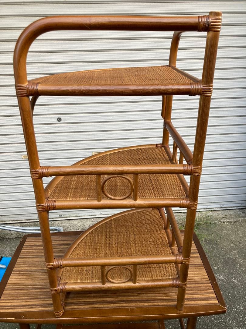し*ー様 昭和レトロ飾り家具ナチュラル天然素材ラタン籐コーナー棚ラック台アンティ