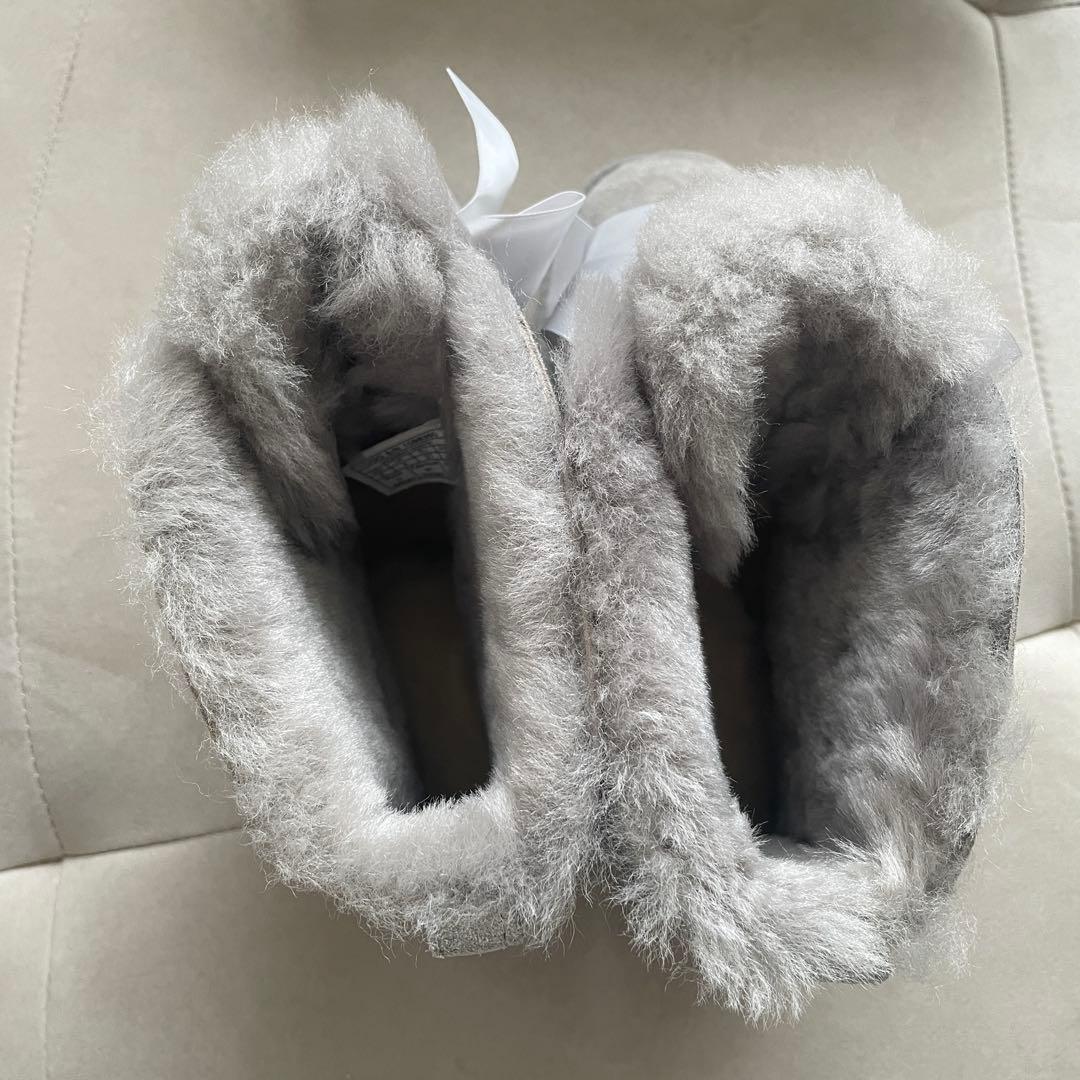 新品未使用 UGG ムートンブーツ リボン グレー　ふわふわ
