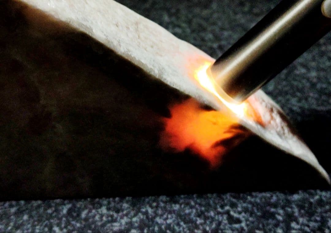 ★翡翠原石★糸魚川クリノゾイサイト【姫川・転石・カット❶540ｇ】