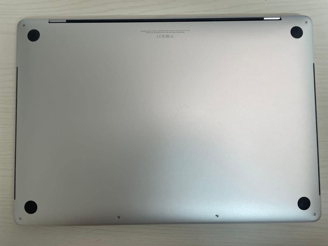 Apple MacBook Pro 2019シルバー 1TB
