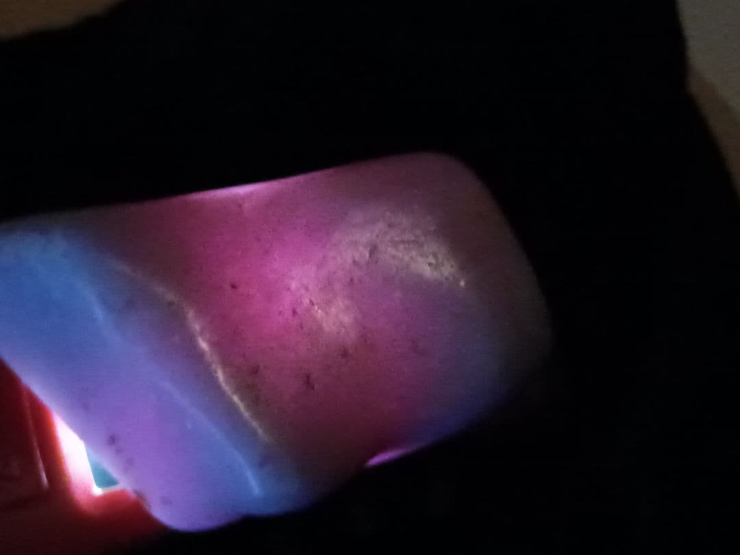 ミャンマー産ラベンダーヒスイ