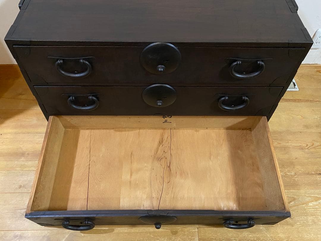 欅の玉杢が美しい骨董箪笥　アンティークチェスト