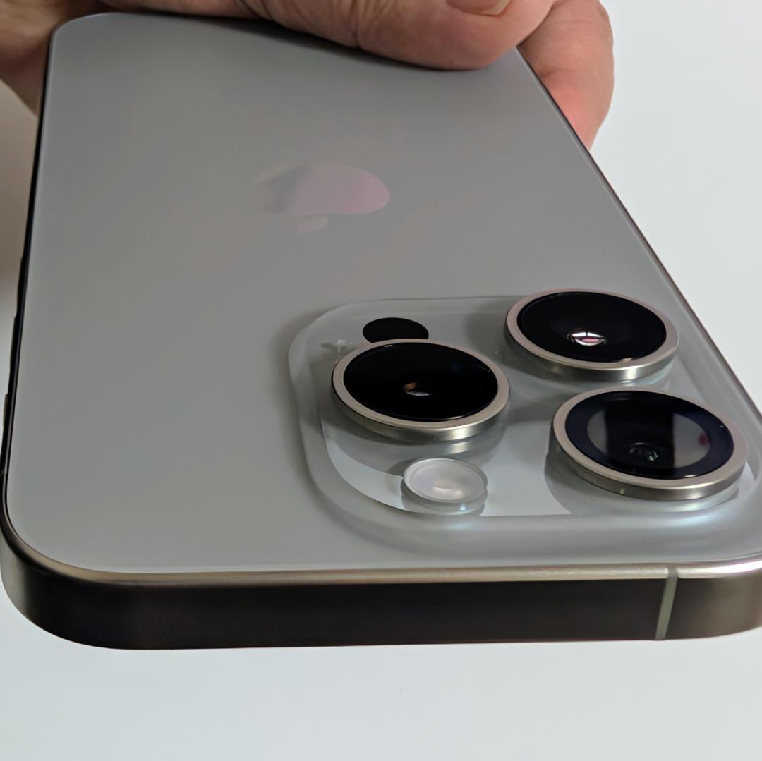 iPhone 15 Pro ナチュラルチタニウム 256GB SIMフリー