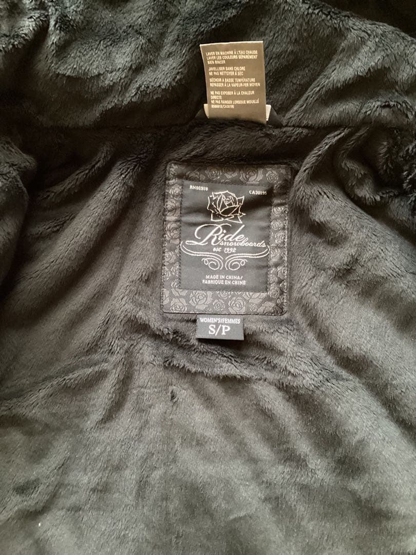 Ride レディースＳ　スノボウェアスキーウェア　ROXY手袋付き