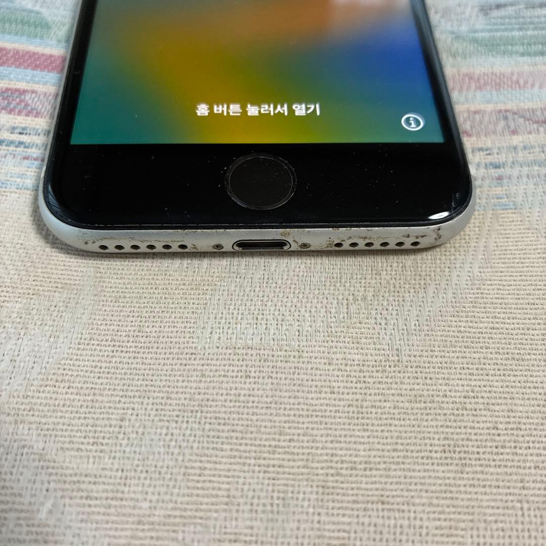 ⭐️美品⭐️iPhone SE第二世代　128GB ホワイト箱あり