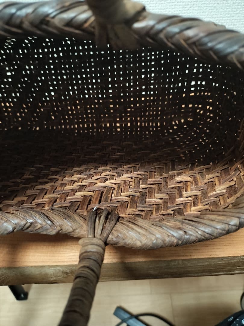 ブラウン編み込みかごバッグ