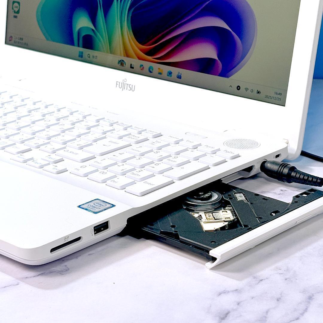 美品☆Corei7・8GB・SSD512・Win11・ホワイト・ノートパソコン