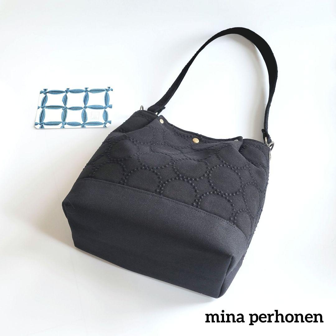 ミナペルホネン　大きめショルダーバック dopタンバリン(ブラック)