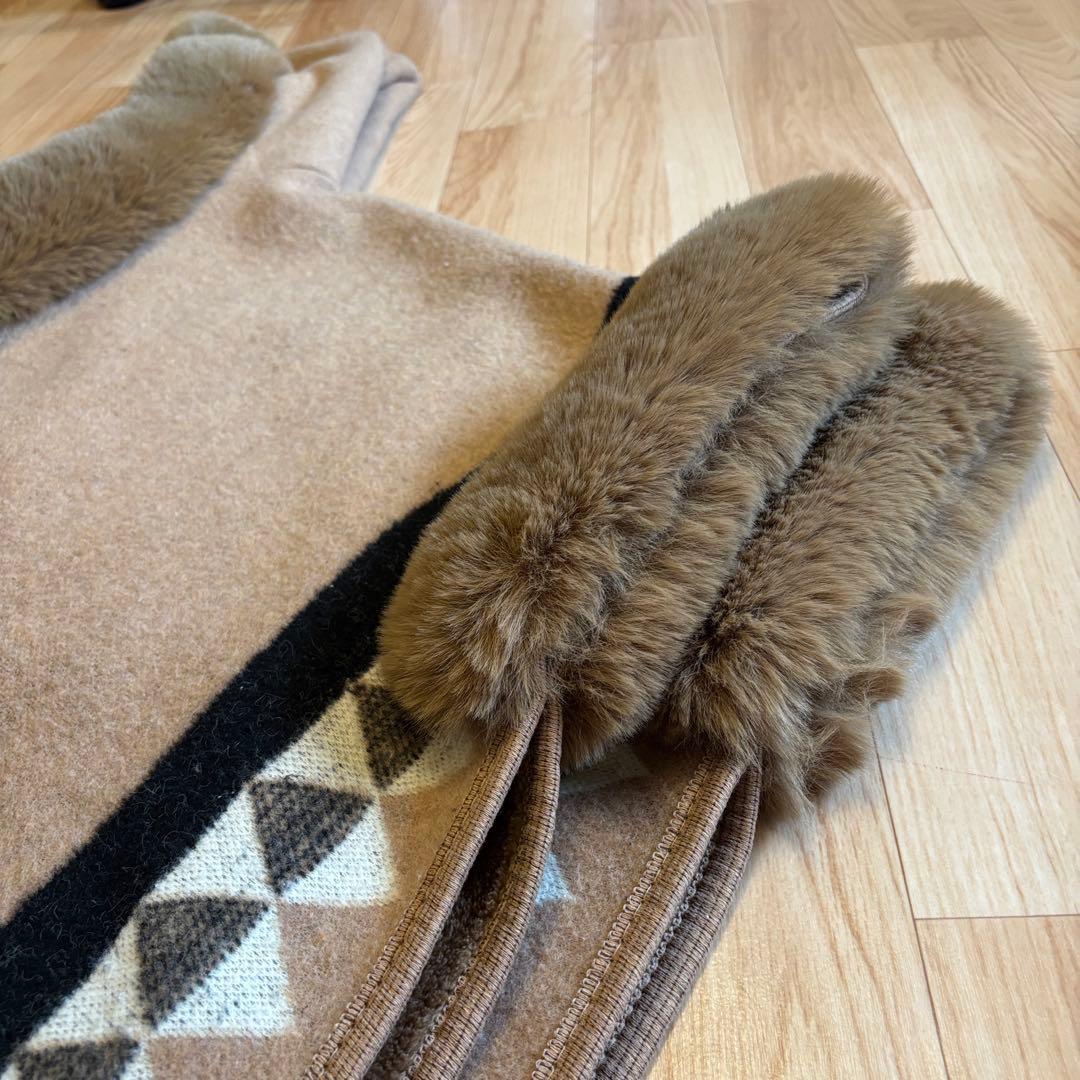 美品【極々暖かいファー付きフーディケープコート】毛布のように暖かいポンチョ