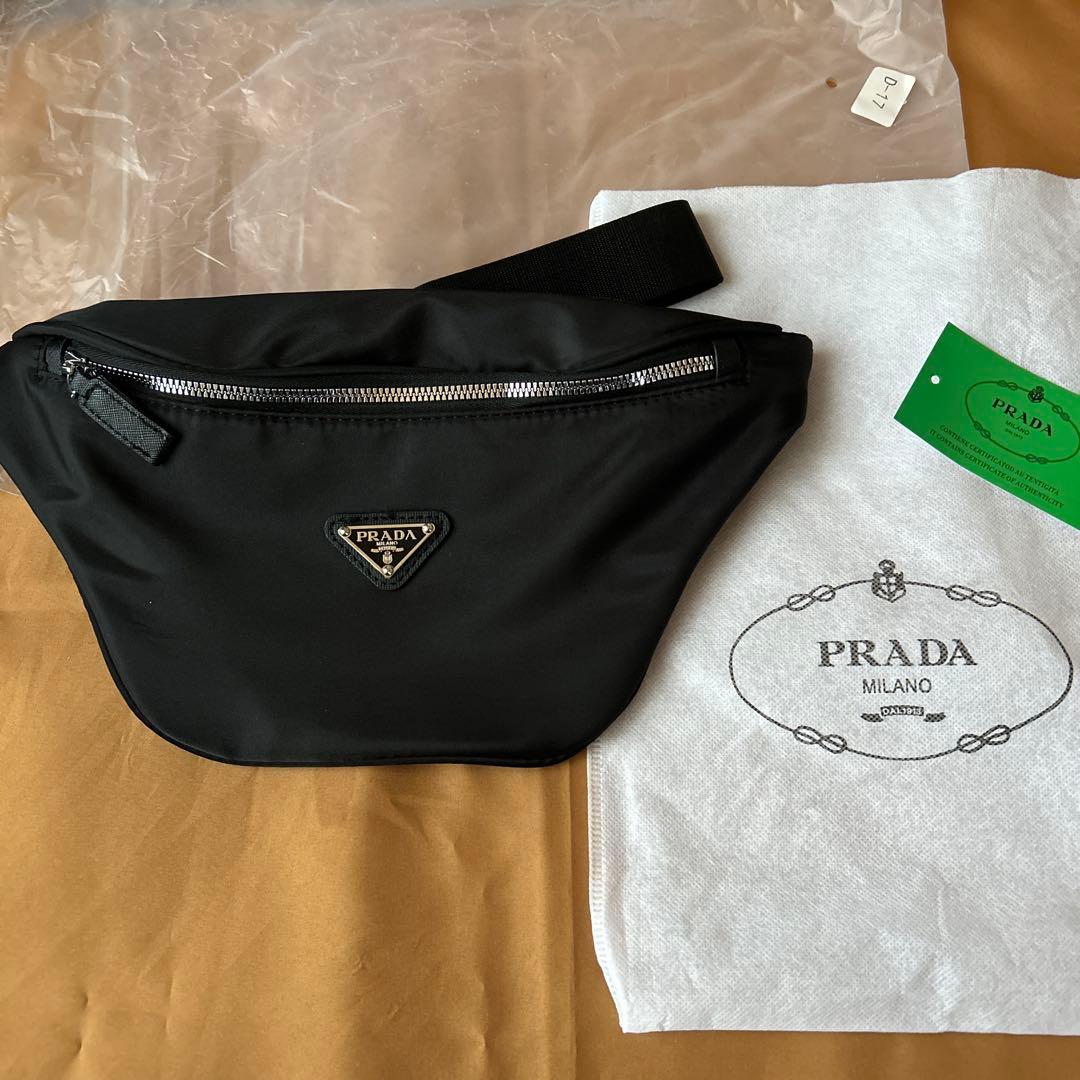 PRADA ノベルティ　希少なボディバッグ