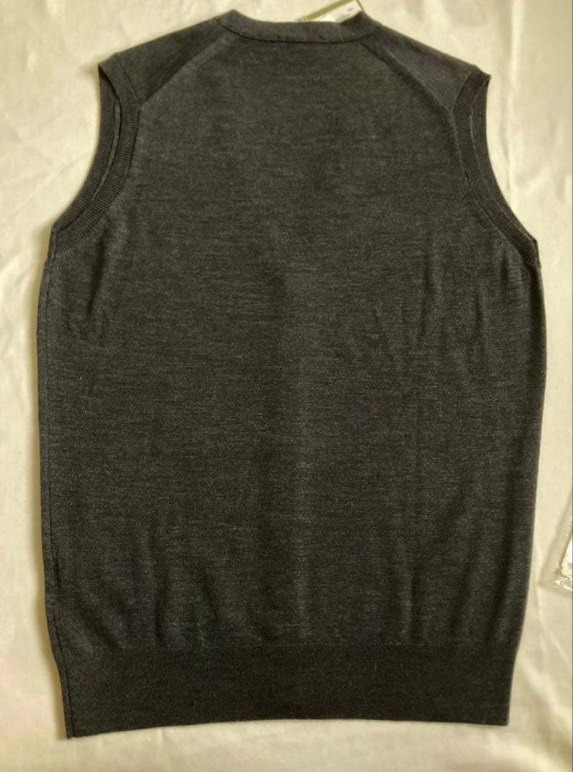 新品タグ付JOHN SMEDLEY ベスト 英国製ウール100% グレー M