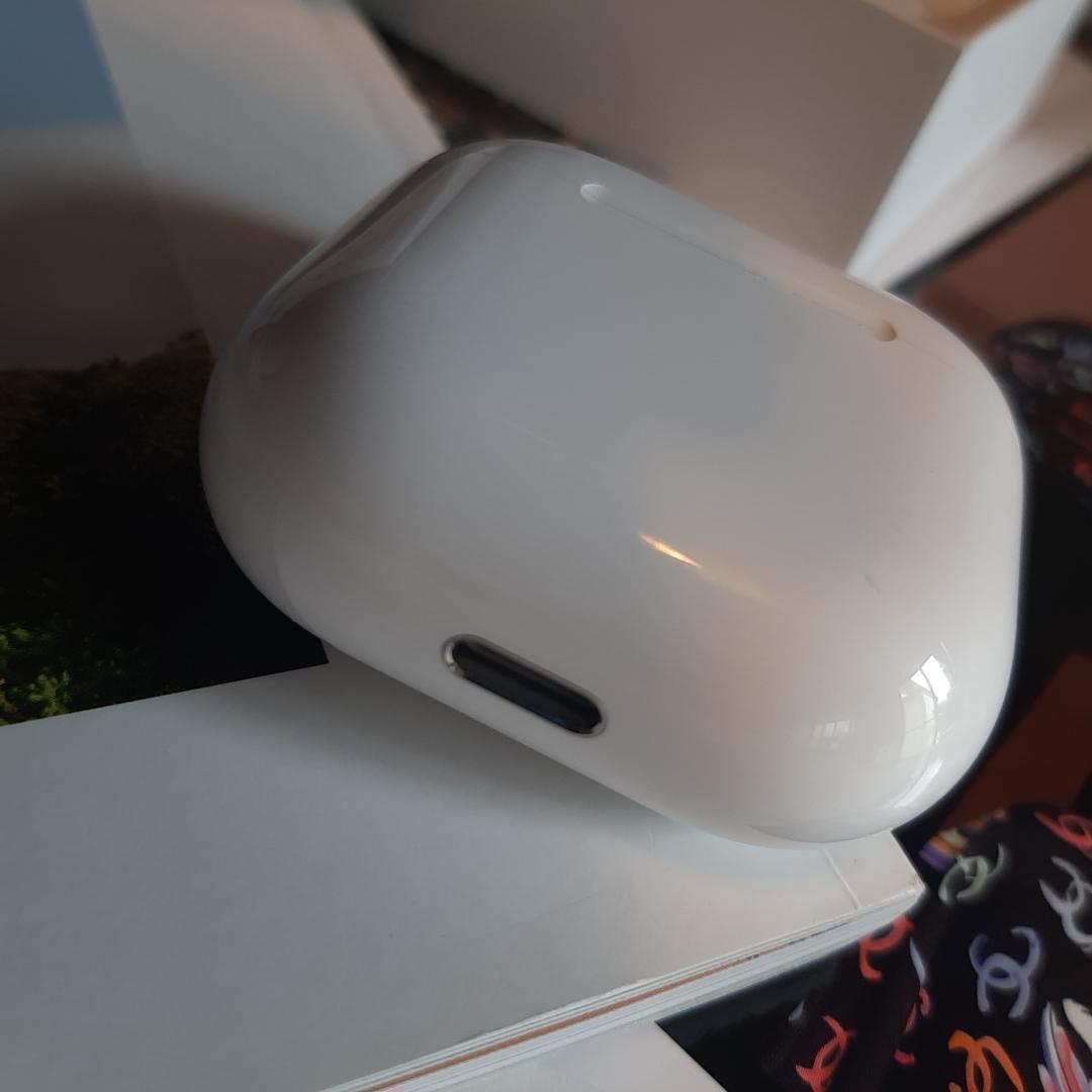 ％ Apple AirPods 4 エアポッズ 第4世代 アップル