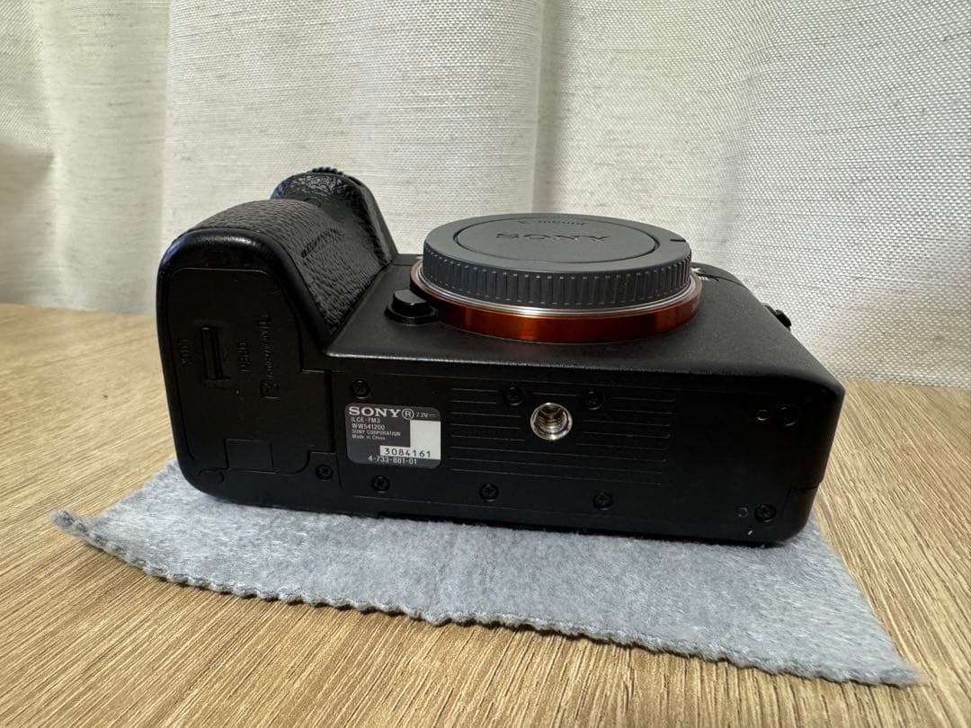 SONY α7 III ミラーレス一眼カメラ 本体 ストラップ付き