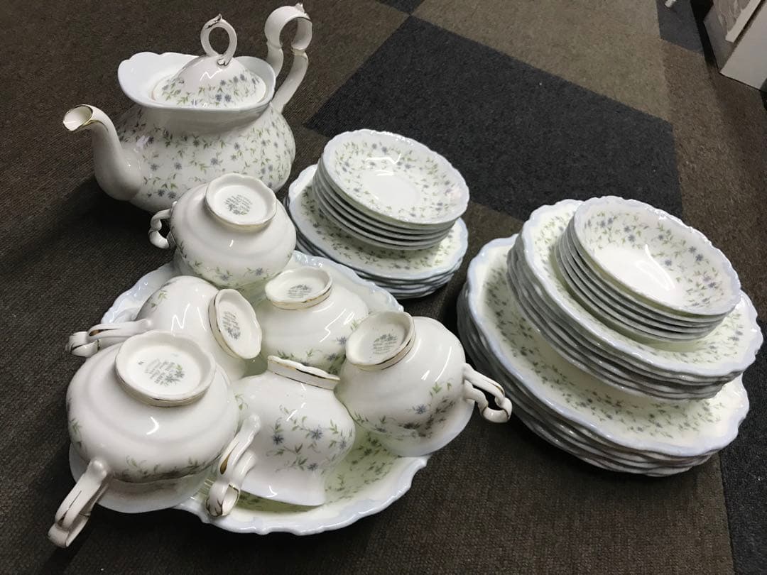 ローヤルアルベド食器セットcaroline