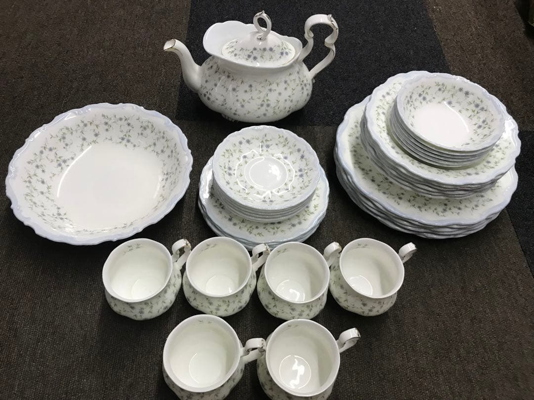 ローヤルアルベド食器セットcaroline