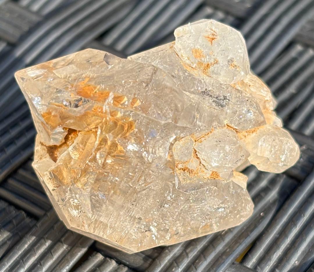 【天然石】虹入り　原石　天使の贈り物　骸骨水晶　エレスチャルクウォーツ①